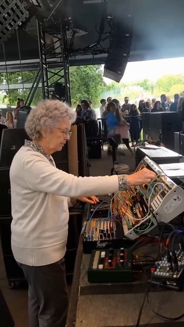 Granny Took Over the DJ Booth 👵🏼 смотреть онлайн