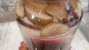 Компот из смородины и яблок