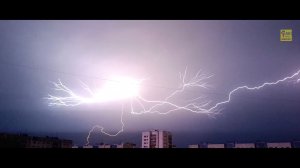 Мощь грозы в Сибири с проливным дождём
