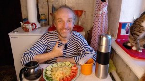 Обед с котями. Дорожающие ЖКУ можно компенсировать. Мукбанг. Обжор. Еда на камеру. Диета. Шизофрения