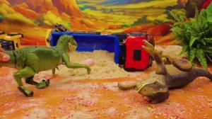 Нападение динозавра на экскаватор! 🦖 Кто спасет яйцо динозавра? Видео с игрушками для детей
