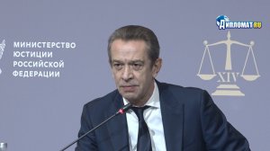 «Моцарт — это нота. Булгаков — это буква»: Машков ответил Карин Кнайсль