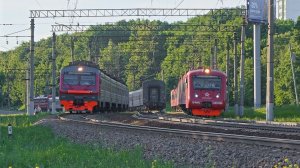 Встречные поезда. ЭП2К-434 с поездом Краснодар - Москва, ЭД4М-433 и остановившийся ЭД4МКМ-АЭРО-0002