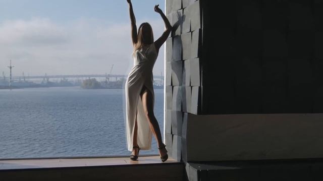 Make Her Sweat смотреть онлайн