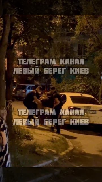 Киев. Вечер. Людоловы похищают мужчину.