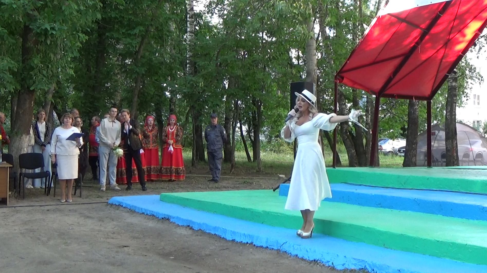 Концерт в микрорайоне Дечинский города Вязники. Съемка 17.07.2026 смотреть онлайн