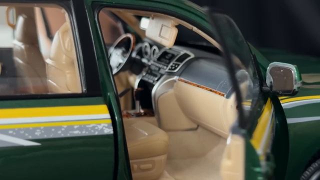 Доставка внедорожника в масштабе 1:18 и ASMR-распаковка — Toyota LC200 и Range Rover Sport 🚗🎧. смотреть онлайн