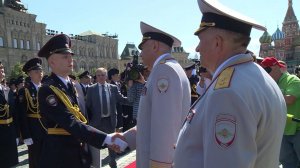 Владимир Колокольцев на Красной площади принял участие в торжественной церемонии вручения дипломов