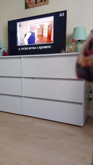 гуля смотрит видосики