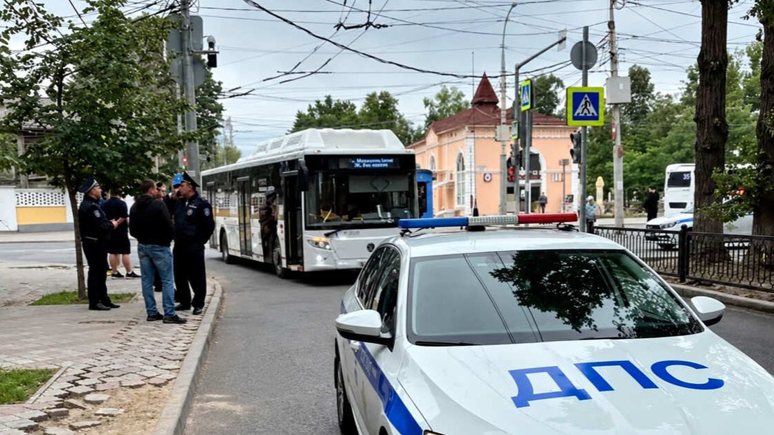 Автобус насмерть сбил пешехода в Саратове смотреть онлайн