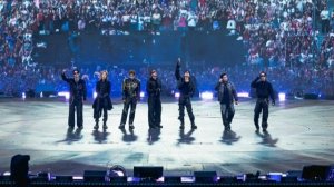 В лучах солнца с фейерверком!      - Мировой тур BTS Arirang - Париж, 1-й день