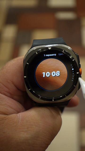 Dermis Watch Face: Minimalist Concept for Wear OS, Циферблат с иллюзией прозрачности часов