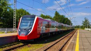 ЭС104 035 «Финист» маршрутом Санкт-Петербург - Гатчина Балтийская, на станции Красное Село.