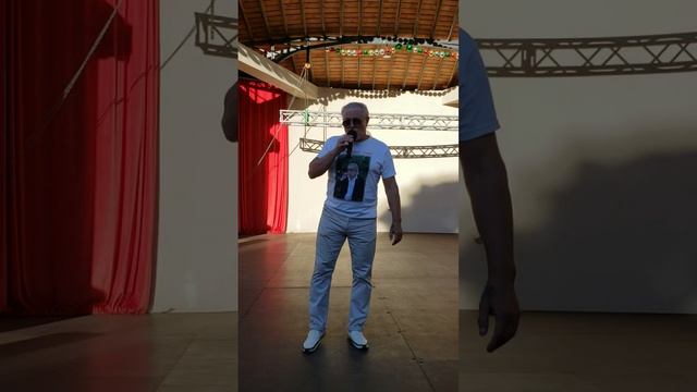 20260718 песня Дядя Боря Я стою на перекрёстке двух веков На задворках Юрий Строев парк город Орёл смотреть онлайн