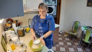 Сварила вишневое варенье / Напекла блинов / Животные разные могут и покусать