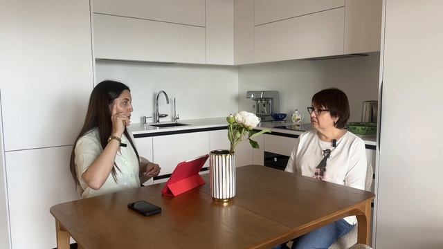 Почему не стоит экономить на напольных покрытиях? Что лучше положить на пол в сочинском климате? смотреть онлайн