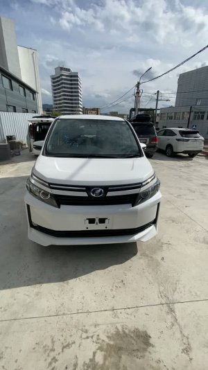 TOYOTA VOXY V 2017 г ZWR80-0244237, 94 ткм