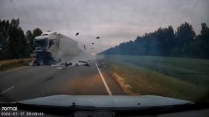 Семья с двумя детьми погибла в страшном ДТП с грузовиком в Тамбовской области