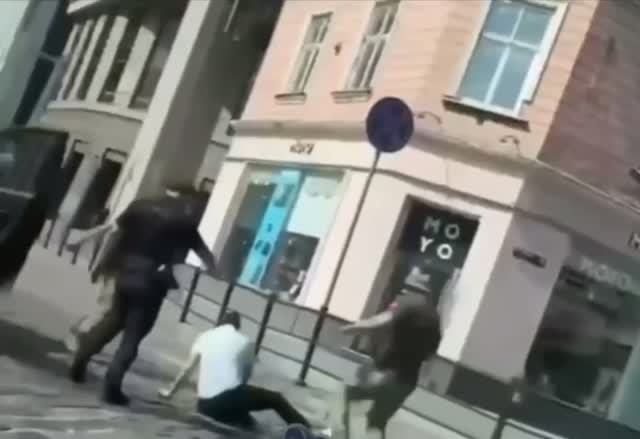 Львовские ТЦКашники, воодушевлённые мундиалем, азартно принимают ухiлянтов