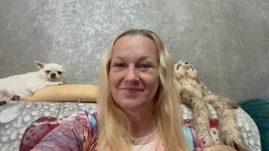 Устроили чаепитие, стараюсь изучать садоводство.