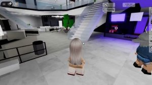 Я учу играть Толстого Кота в РОБЛОКС!!!!!