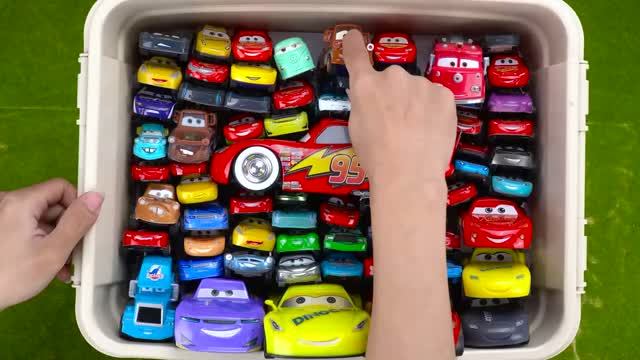 Обзор распаковки Disney Pixar Cars _ Полностью Молния Маккуин, Тоу Мэтр, Док Хадсон, Салли, Мак смотреть онлайн
