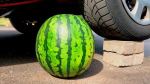 ЭКСПЕРИМЕНТ АРБУЗ ПРОТИВ АВТОМОБИЛЯ - Измельчение хрустящих мягких продуктов на машине