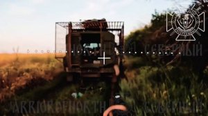 💥Наши дроноводы уничтожили канадскую бронемашину в Харьковской области