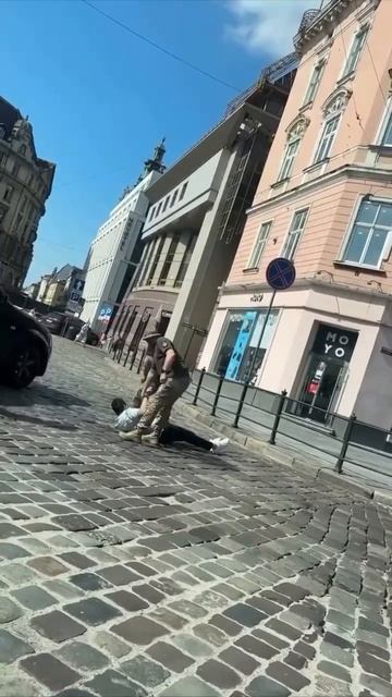 Ногой в лицо с разбега от карателей им. Зеленского. Украинский не доброволец. смотреть онлайн