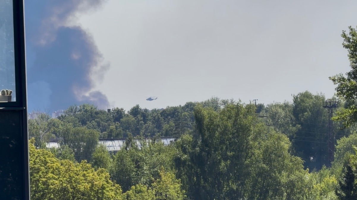 Электросталь 18.07.2026 вертолет тушит пожар склада Валдберис смотреть онлайн