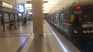 Станция метро Селигерская интерьер, пассажиры, поезд Москва Фрагмент 8