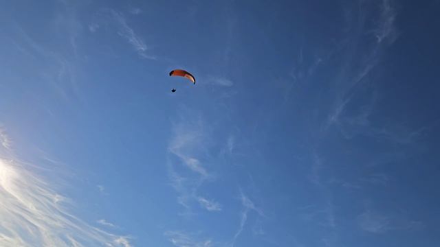 Первый самостоятельный полёт на лебёдке у школьника. Полёты на параплане. Хочешь летать? Приходи. смотреть онлайн