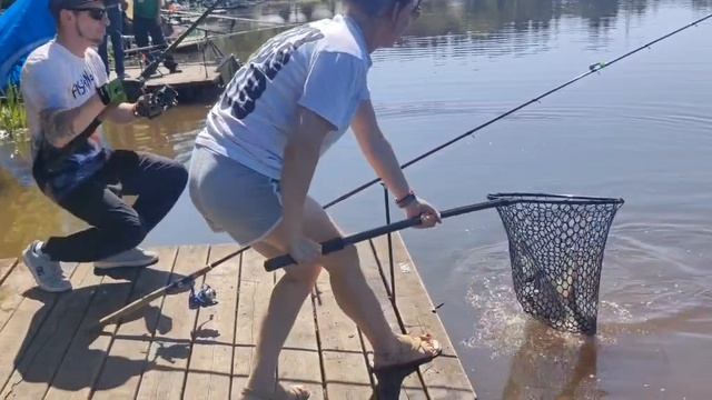 поимка осетра на лесном берегу смотреть онлайн