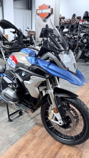 + 2017 BMW R1200GS Rallye Edition 32K (VIN WB10***0994)