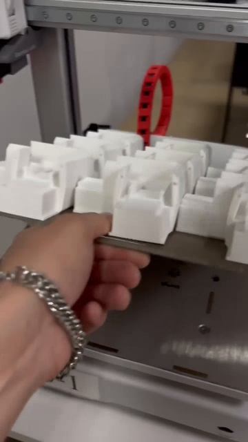Как работает ферма 3D-принтеров: печатаем серию деталей смотреть онлайн