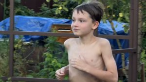 Федя пробегает среди пчел 🐝