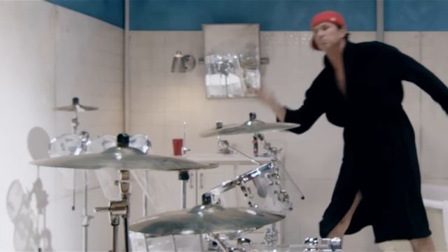 Red Hot Chili Peppers - Look Around
