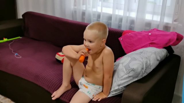 дождливая погода, скучаем дома 🙃 смотреть онлайн