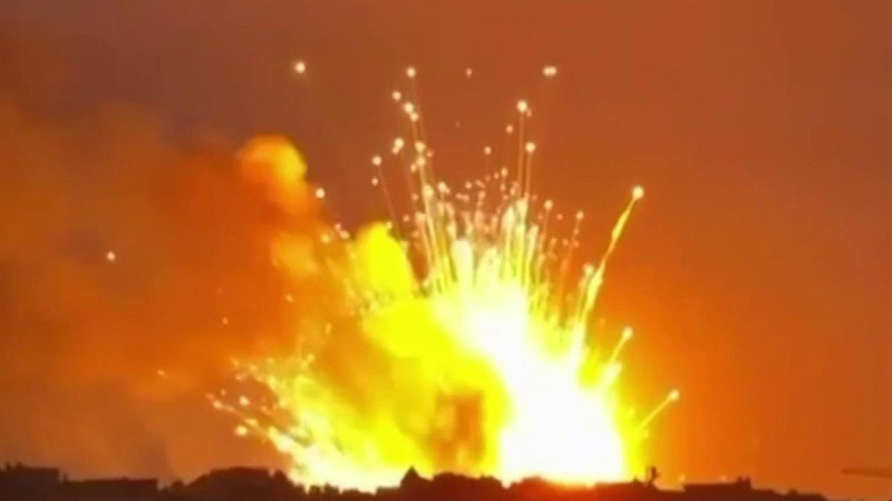 Около полусотни ракет было выпущено по военным предприятиям Киева. смотреть онлайн