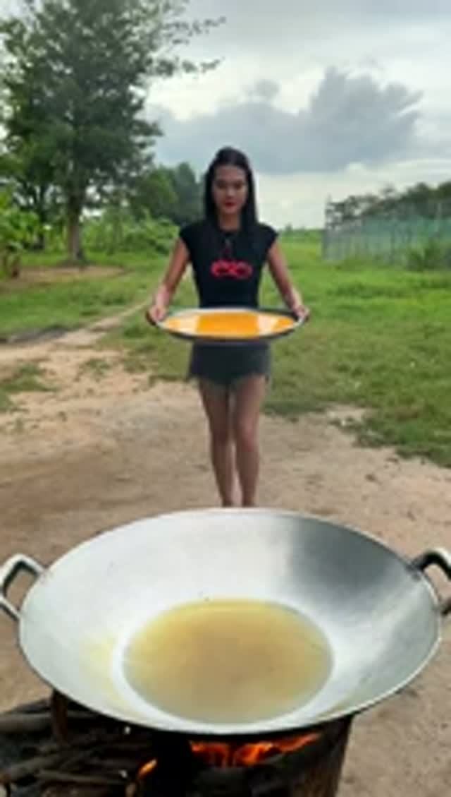 Готовим вкусное яйцо во фритюре по рецепту жареной лапши.
