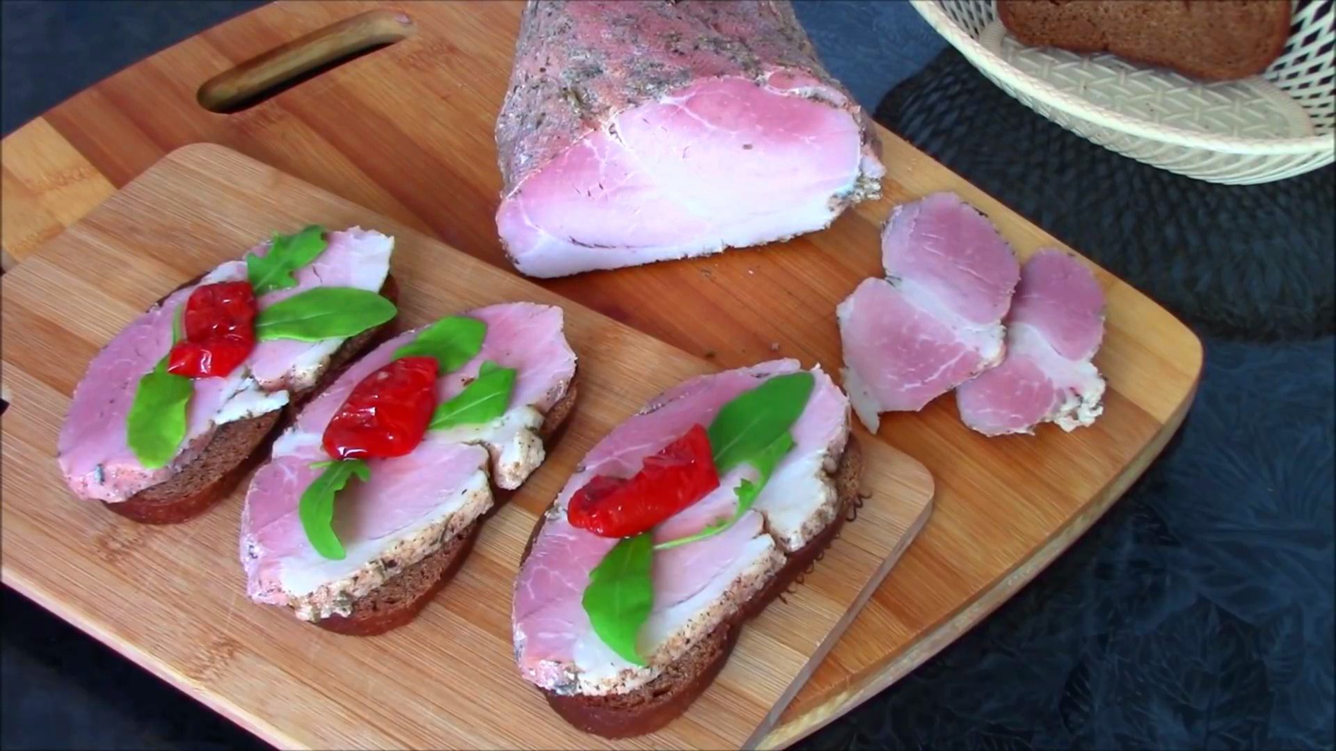 Как вкусно приготовить окорок дома.
