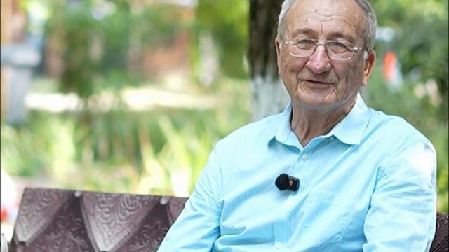 Диван на колесах. 80-летний пенсионер из Краснодарского края стал народным изобретателем смотреть онлайн