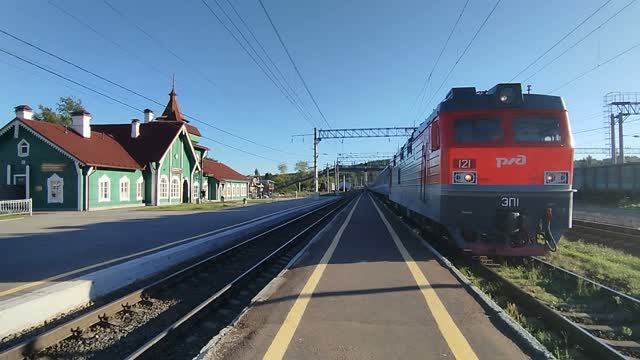 Медвежья Гора. Прибывает поезд Минск - Мурманск.