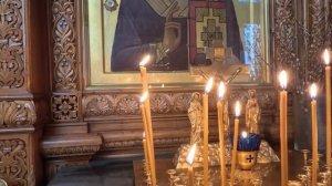 В Иверской часовне  окруженной суетой
