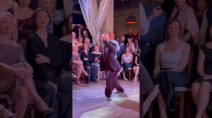 Потанцуем 💃?!?!!
