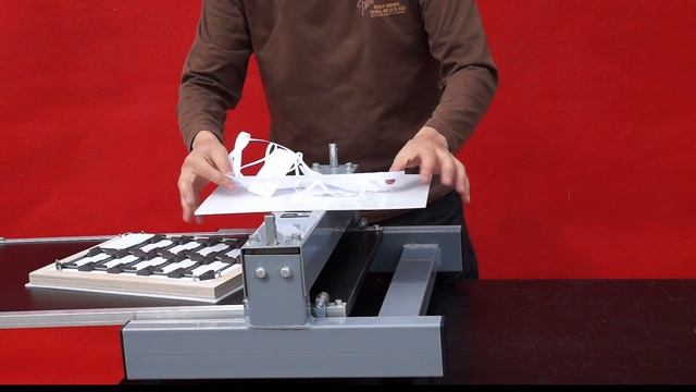 Paperfox H-500A — вырубка визиток на валковом высечном прессе