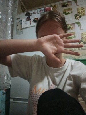我玩赛车或电脑游戏。