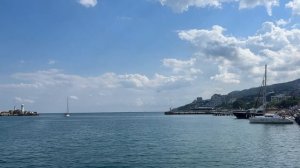 Ялта. Как же вкусен кофе, в кресле, на берегу Черного моря. 18.07.2026. Крым. Crimea. Yalta.