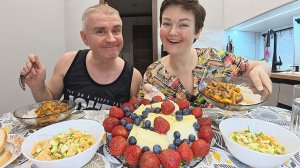 Мукбанг ПИРУЕМ с любимым мужем, есть ПОВОД! Болтаем на ВКУСНЫЙ семейный ужин в России