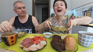 Мукбанг мы МАЛОЕЖКИ, худеем на любимых ПЕЛЬМЕШКАХ и маффинах БЕЗ ДИЕТ и тренировок! Семейный обед